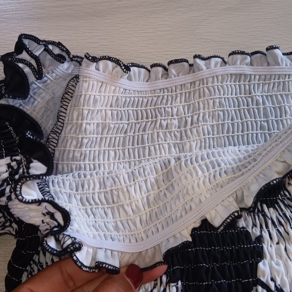 Women Creased Floral Printed Lace-Up Tube Crop Top Defined Waist Shorts Set - Picture 9 of 15